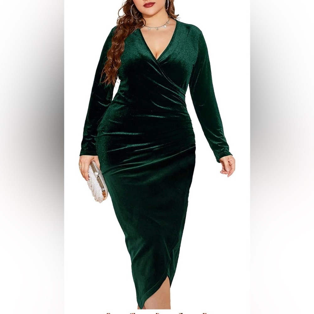 Amazon - Plus Size Green Velvet Long Sleeve Bodycon Dress - Size: 4XL